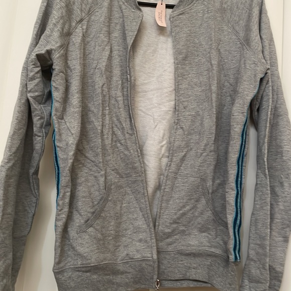 Sweatshirt - Picture 6 of 6